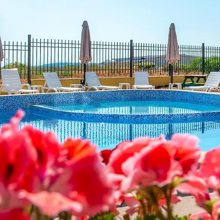 Royal Marina Hotel 3*
