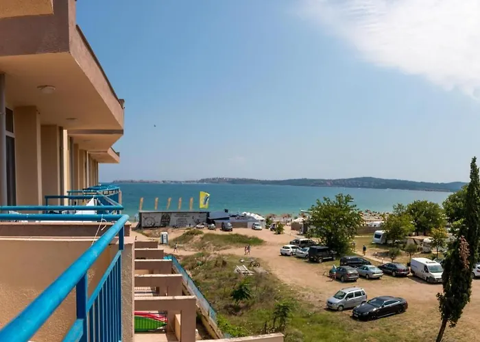 Хотел Royal Marina