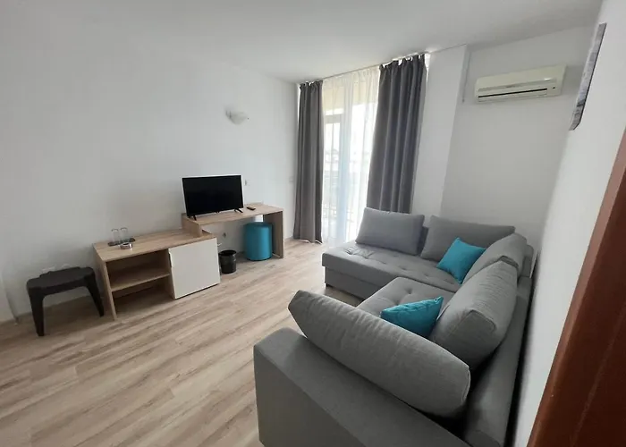 Royal Marina Хотел