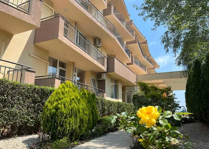 Royal Marina Хотел 3*