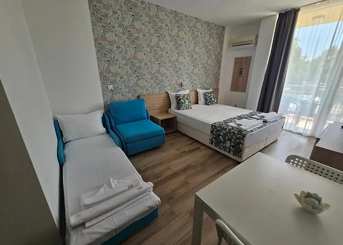 Royal Marina Хотел